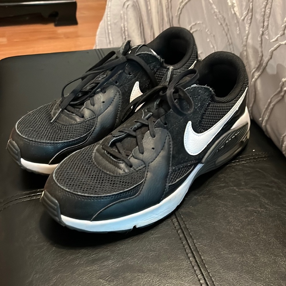 NIKE AIR MAX black and white
